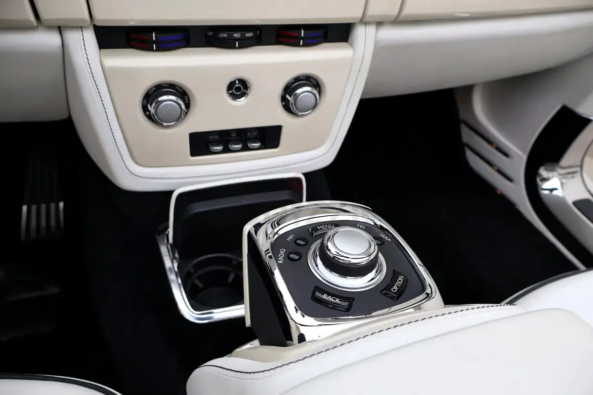 Rolls-Royce Phantom 6.7 AT (453 حصان) - 20