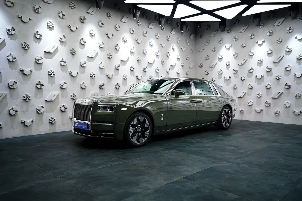 Rolls-Royce Phantom 6.7 AT EWB (571 hp)