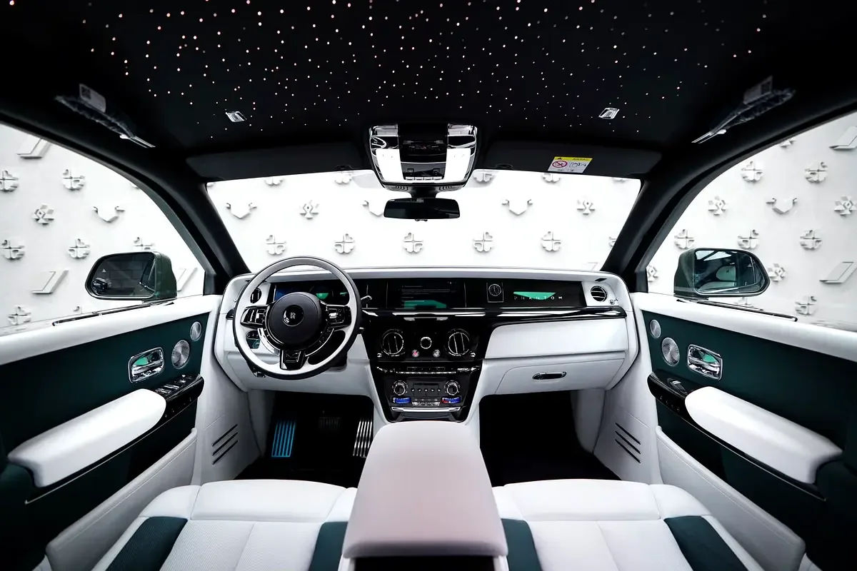 Rolls-Royce Phantom 6.7 AT EWB (571 حصان) - 4