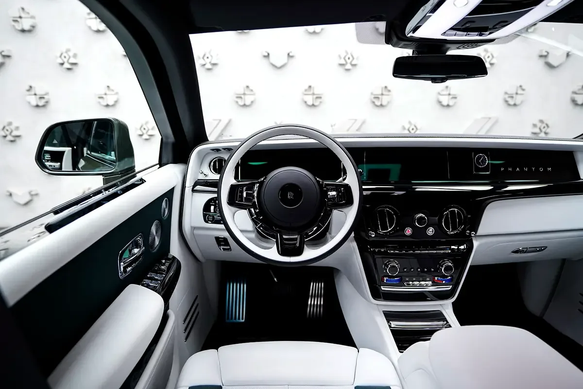 Rolls-Royce Phantom 6.7 AT EWB (571 حصان) - 5