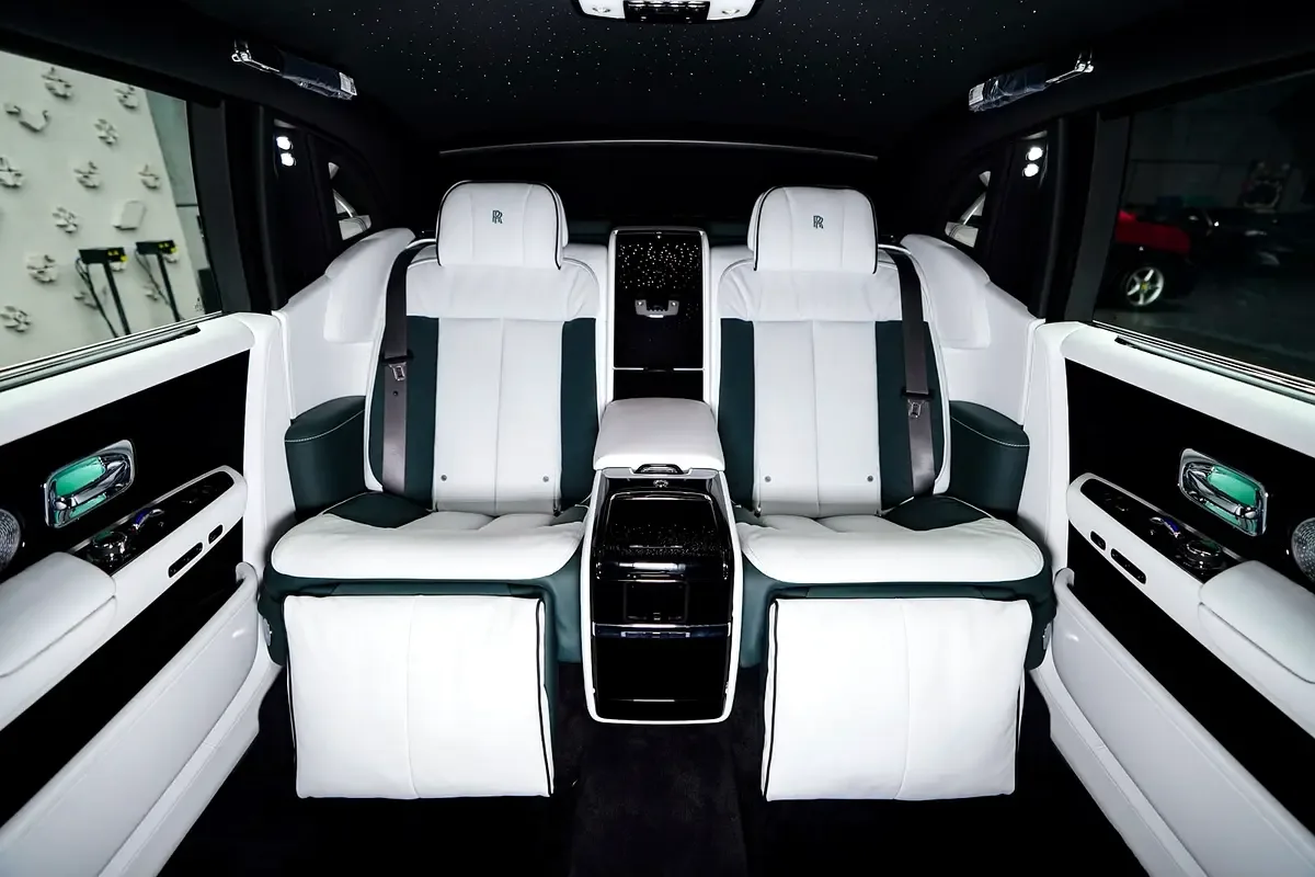 Rolls-Royce Phantom 6.7 AT EWB (571 حصان) - 3