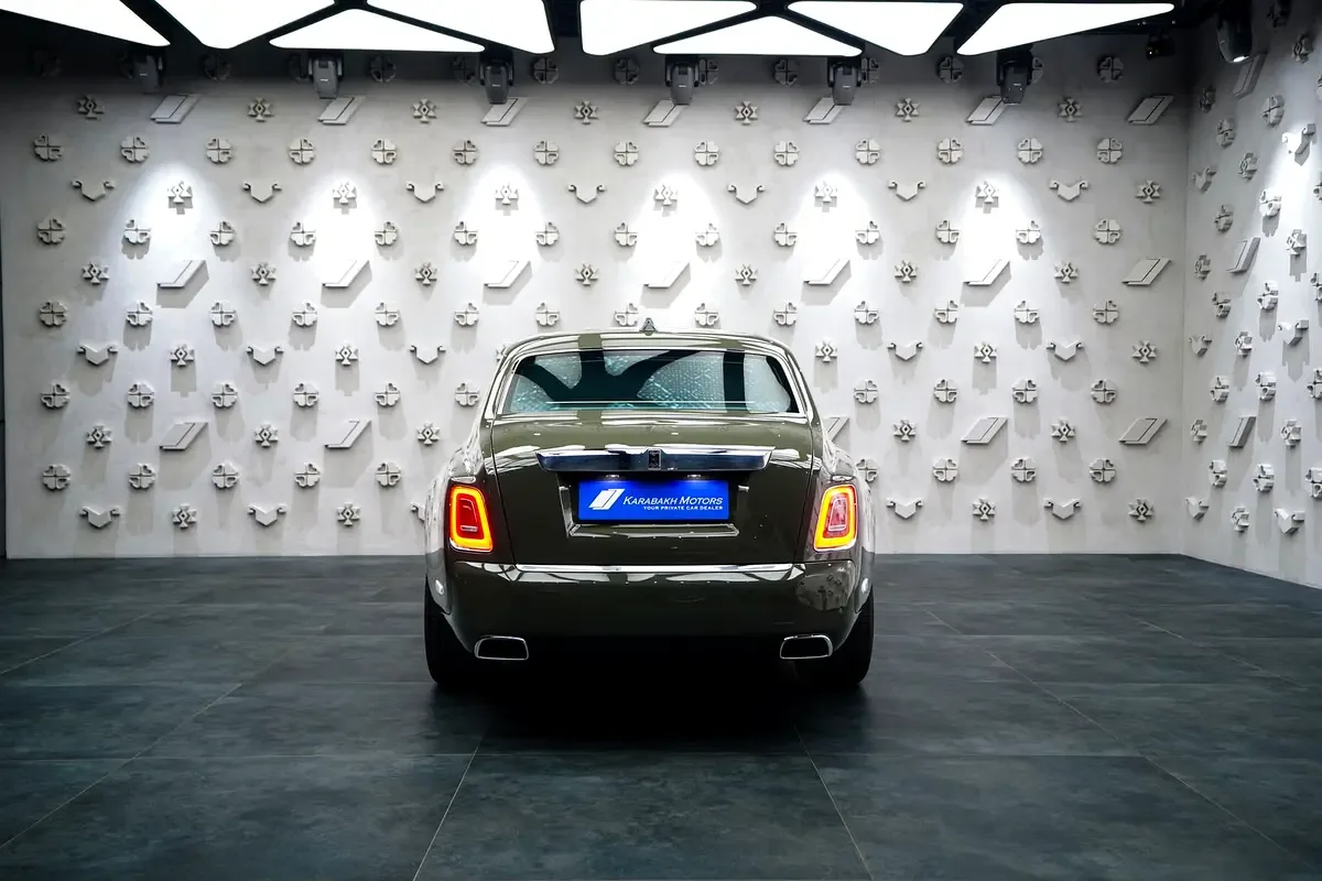 Rolls-Royce Phantom 6.7 AT EWB (571 حصان) - 10