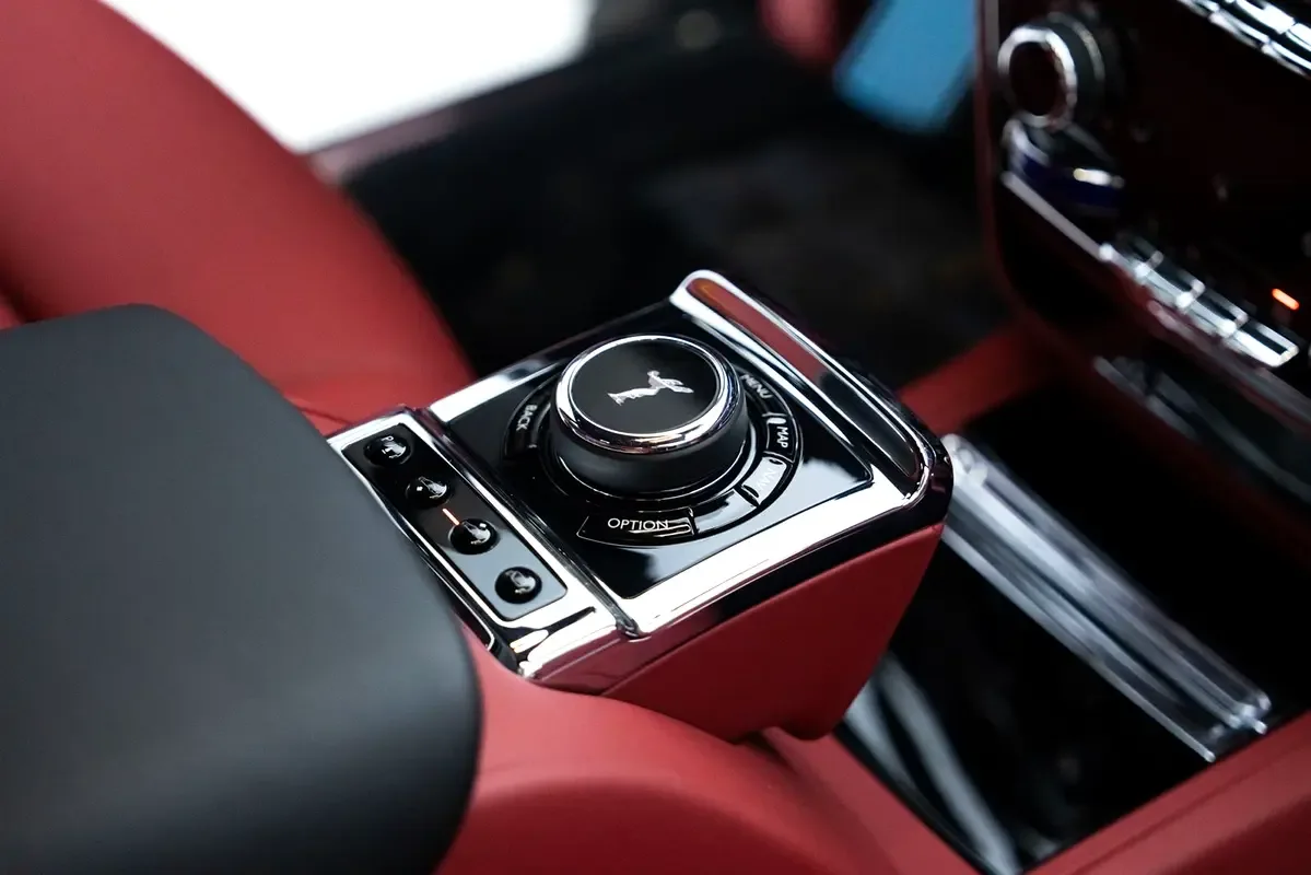 Rolls-Royce Phantom 6.7 AT SWB (571 حصان) - 15