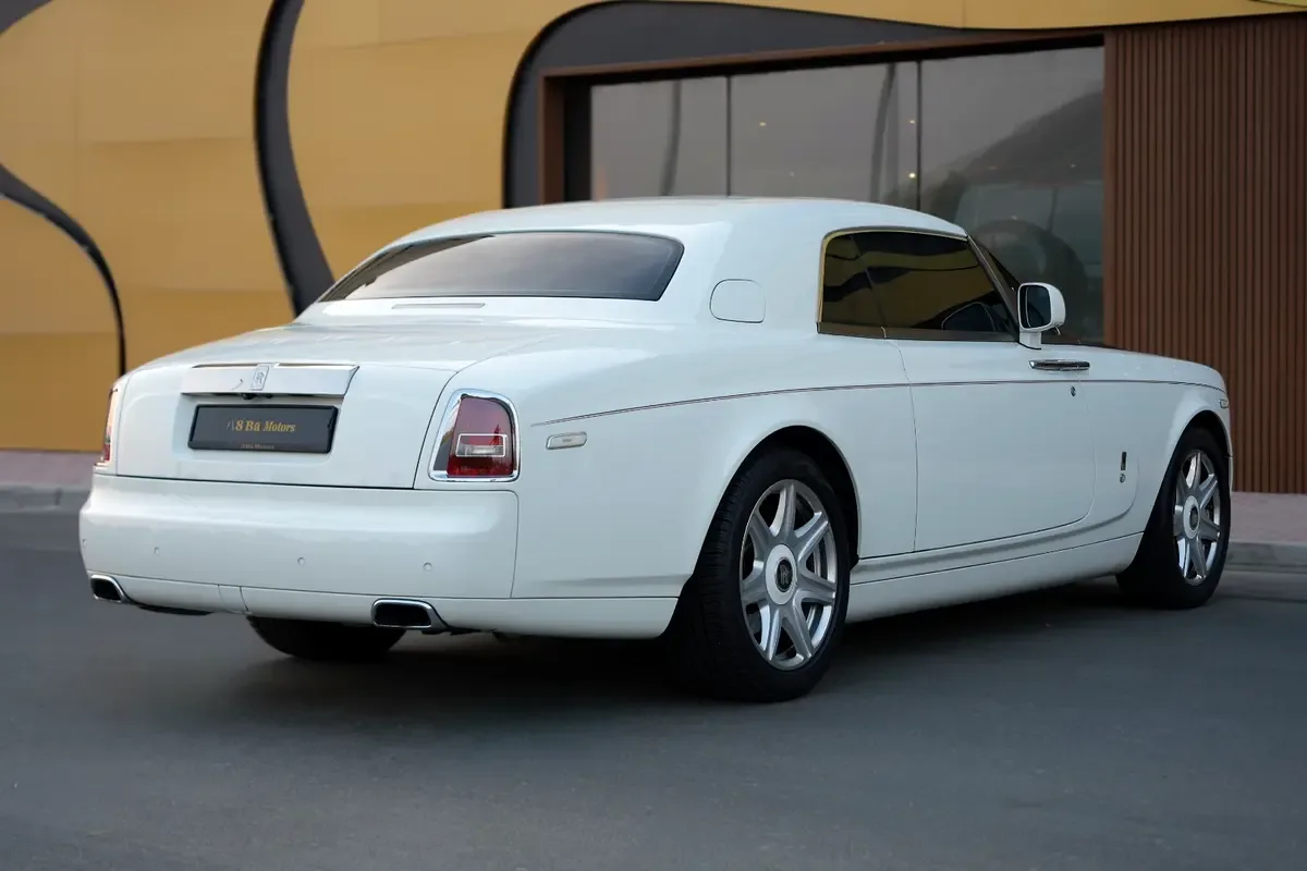Rolls-Royce Phantom 6.8 AT (460 حصان) - 4