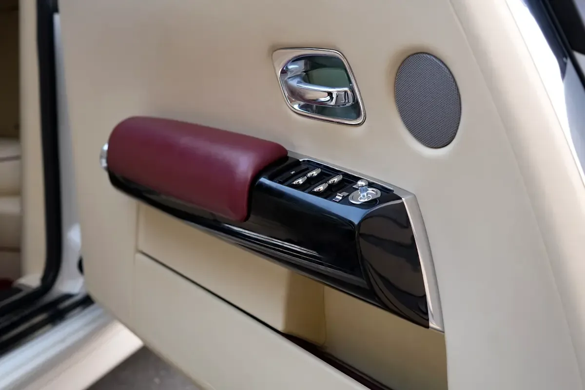 Rolls-Royce Phantom 6.8 AT (460 حصان) - 8