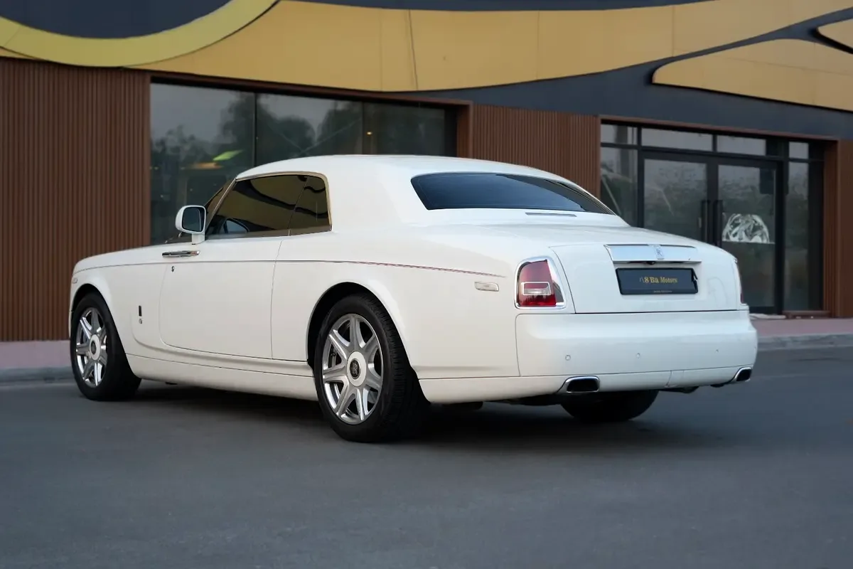 Rolls-Royce Phantom 6.8 AT (460 حصان) - 6