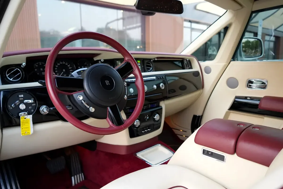 Rolls-Royce Phantom 6.8 AT (460 حصان) - 14