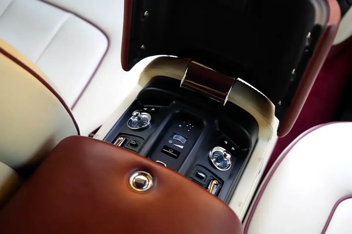 Rolls-Royce Phantom 6.8 AT (460 حصان) - 17