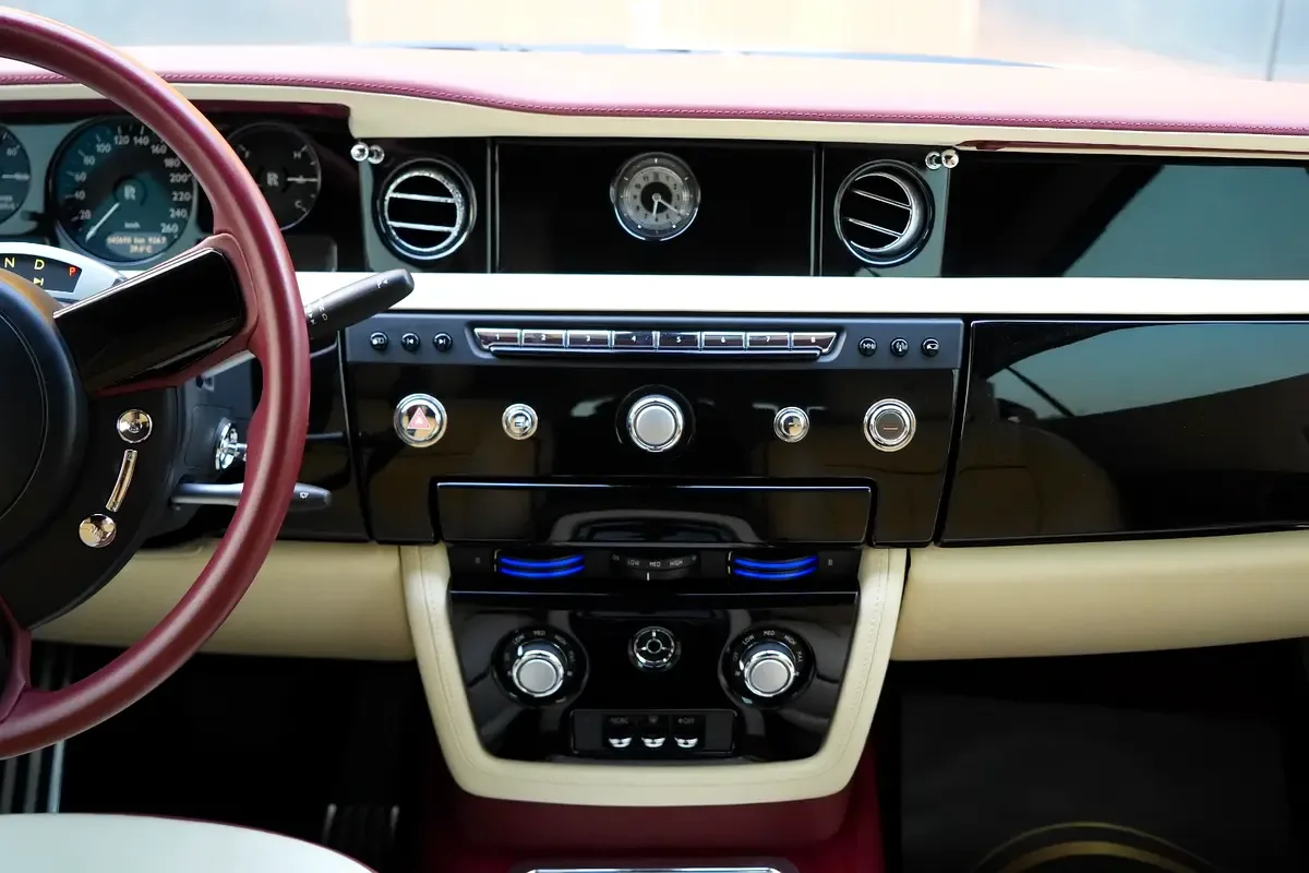 Rolls-Royce Phantom 6.8 AT (460 حصان) - 18