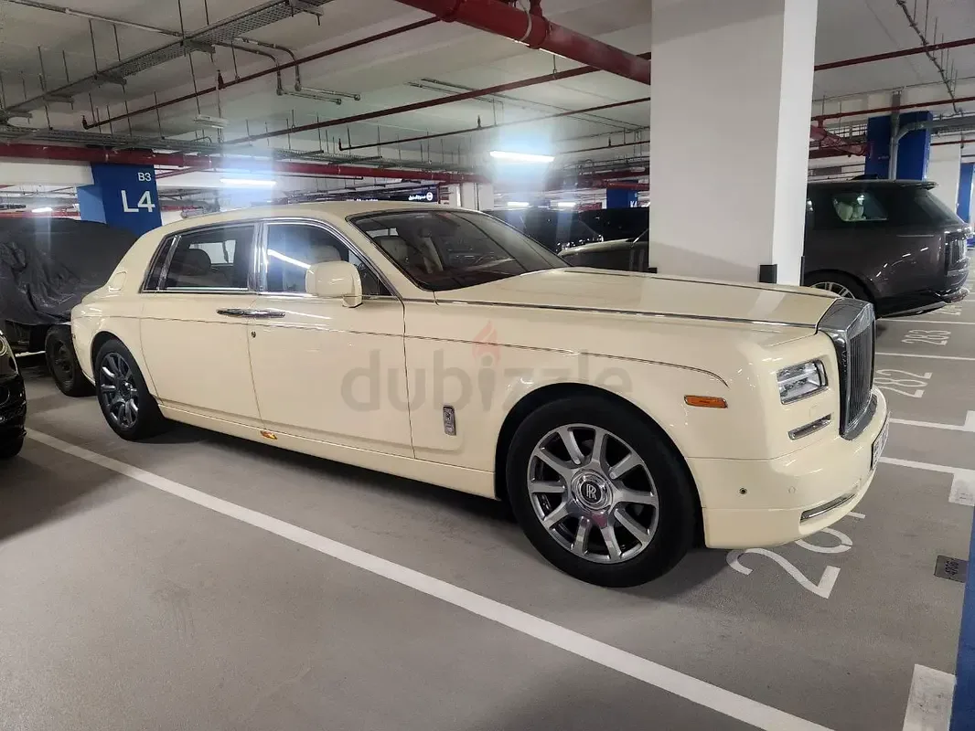 Rolls-Royce Phantom 6.8 AT RWD (460 hp)