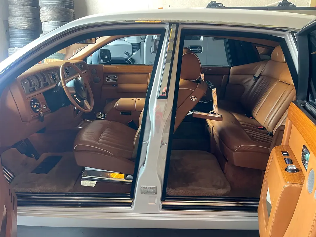 Rolls-Royce Phantom 6.8 AT RWD (460 hp) - 9