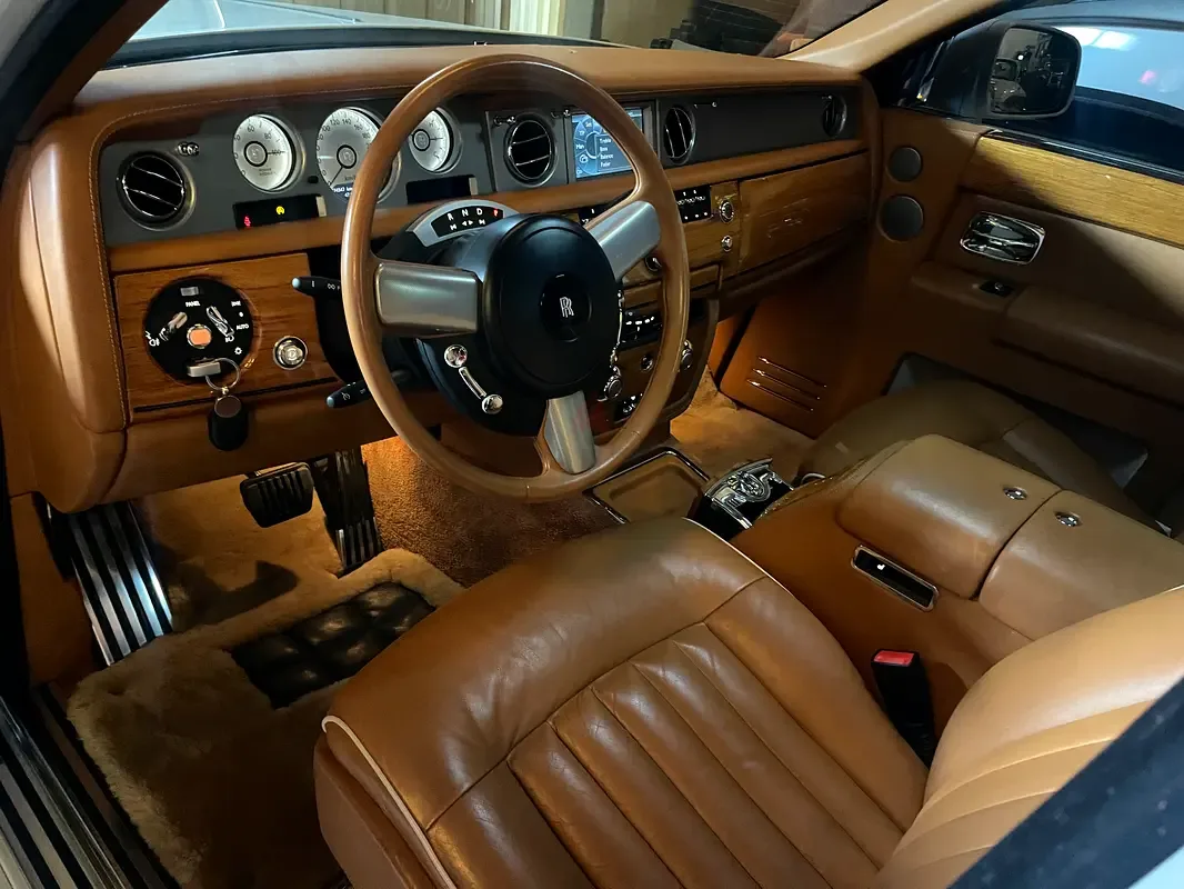 Rolls-Royce Phantom 6.8 AT RWD (460 hp) - 13