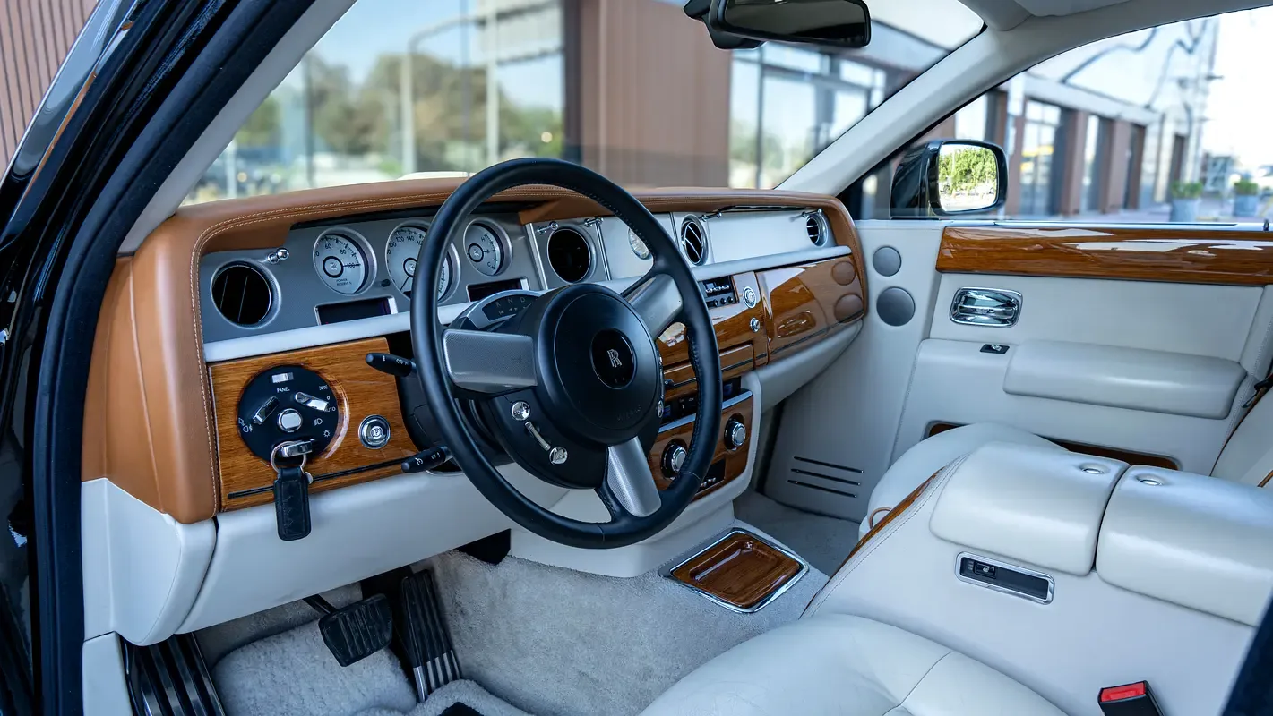 Rolls-Royce Phantom 6.8 AT RWD (460 hp) - 12