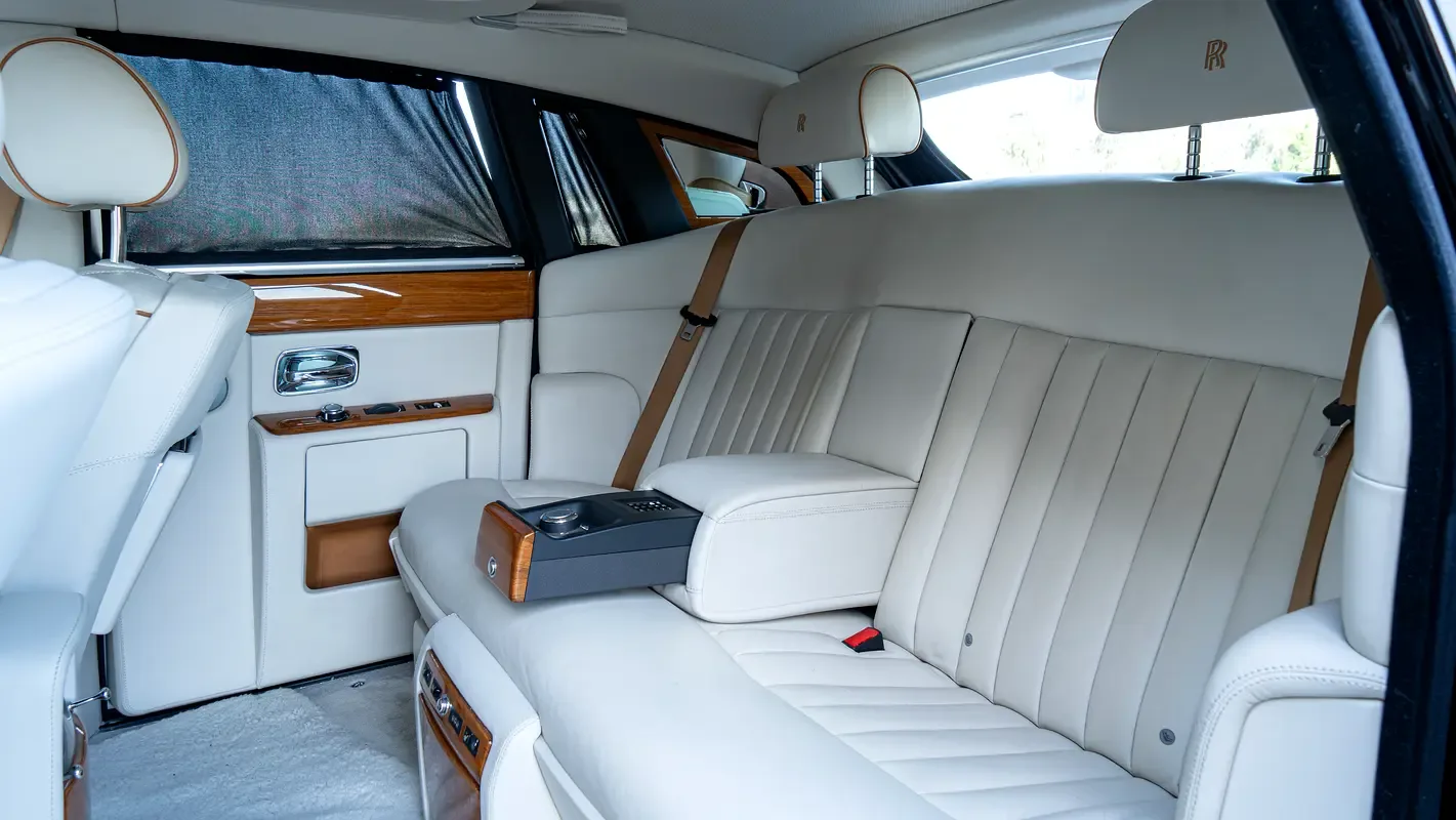 Rolls-Royce Phantom 6.8 AT RWD (460 hp) - 16