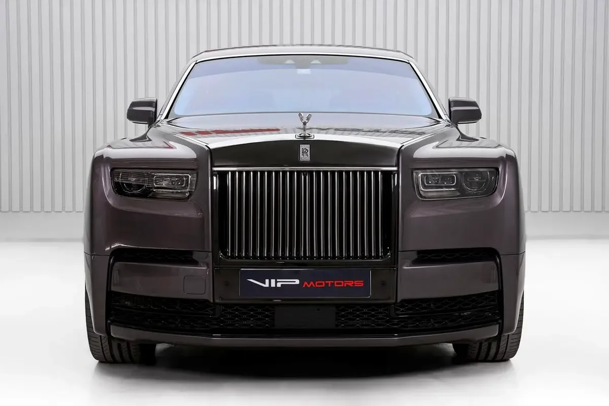 Rolls-Royce Phantom 6.8 AT RWD (571 حصان) - 2