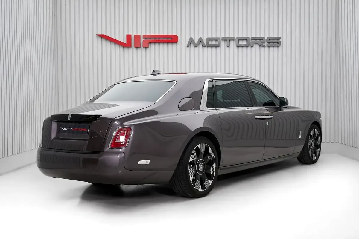 Rolls-Royce Phantom 6.8 AT RWD (571 حصان) - 6
