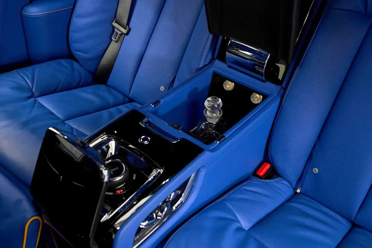 Rolls-Royce Phantom 6.8 AT RWD (571 حصان) - 11