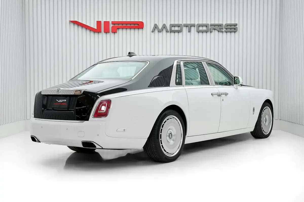 Rolls-Royce Phantom 6.8 AT RWD (571 hp) - 4