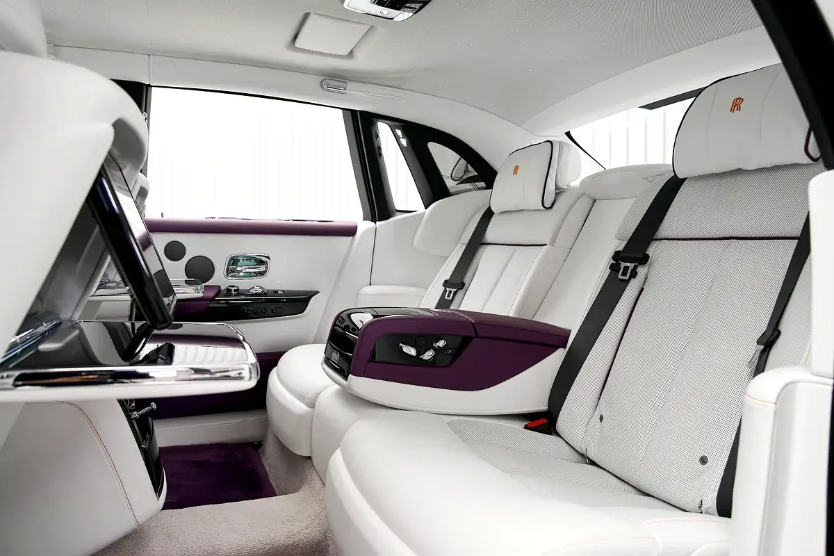 Rolls-Royce Phantom 6.8 AT RWD (571 hp) - 16