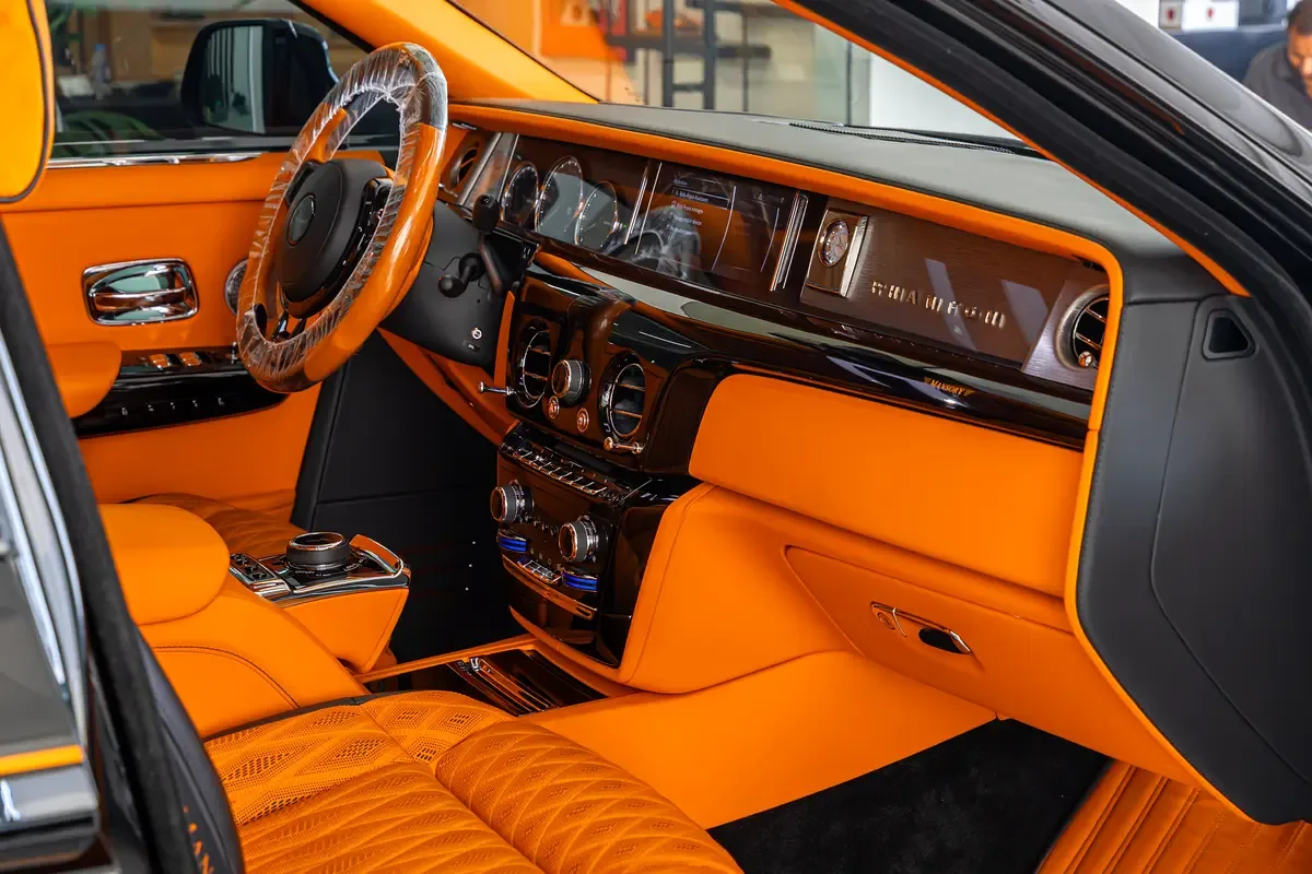 Rolls-Royce Phantom 6.8 AT RWD (571 حصان) - 17