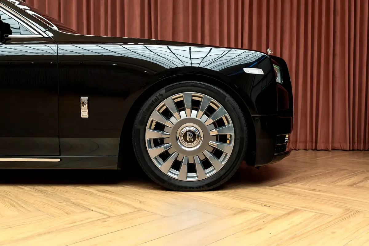 Rolls-Royce Phantom 6.8 AT RWD (571 حصان) - 6