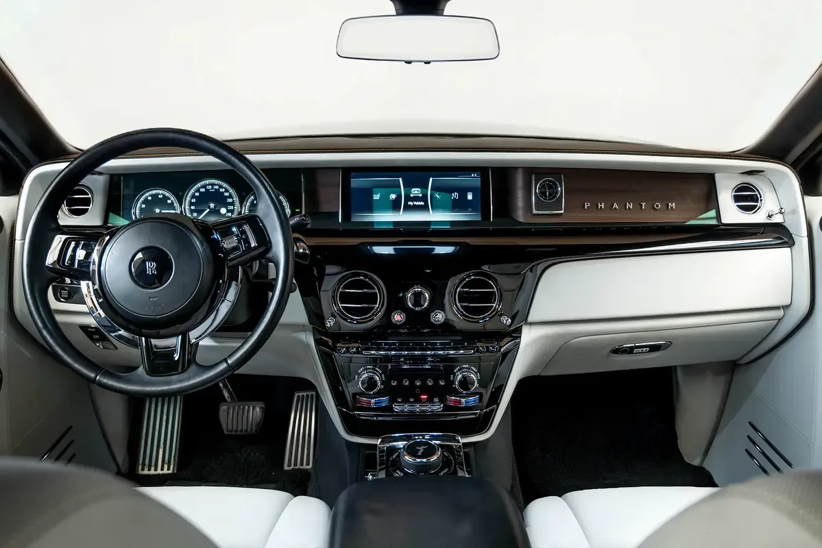 Rolls-Royce Phantom 6.8 AT RWD (571 حصان) - 13