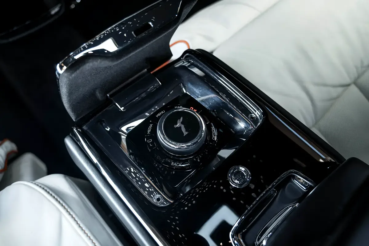 Rolls-Royce Phantom 6.8 AT RWD (571 حصان) - 18