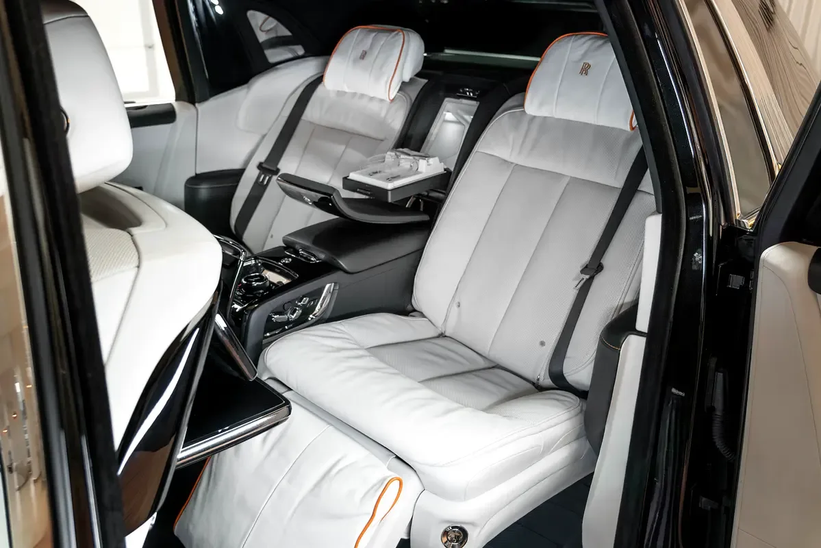 Rolls-Royce Phantom 6.8 AT RWD (571 حصان) - 16