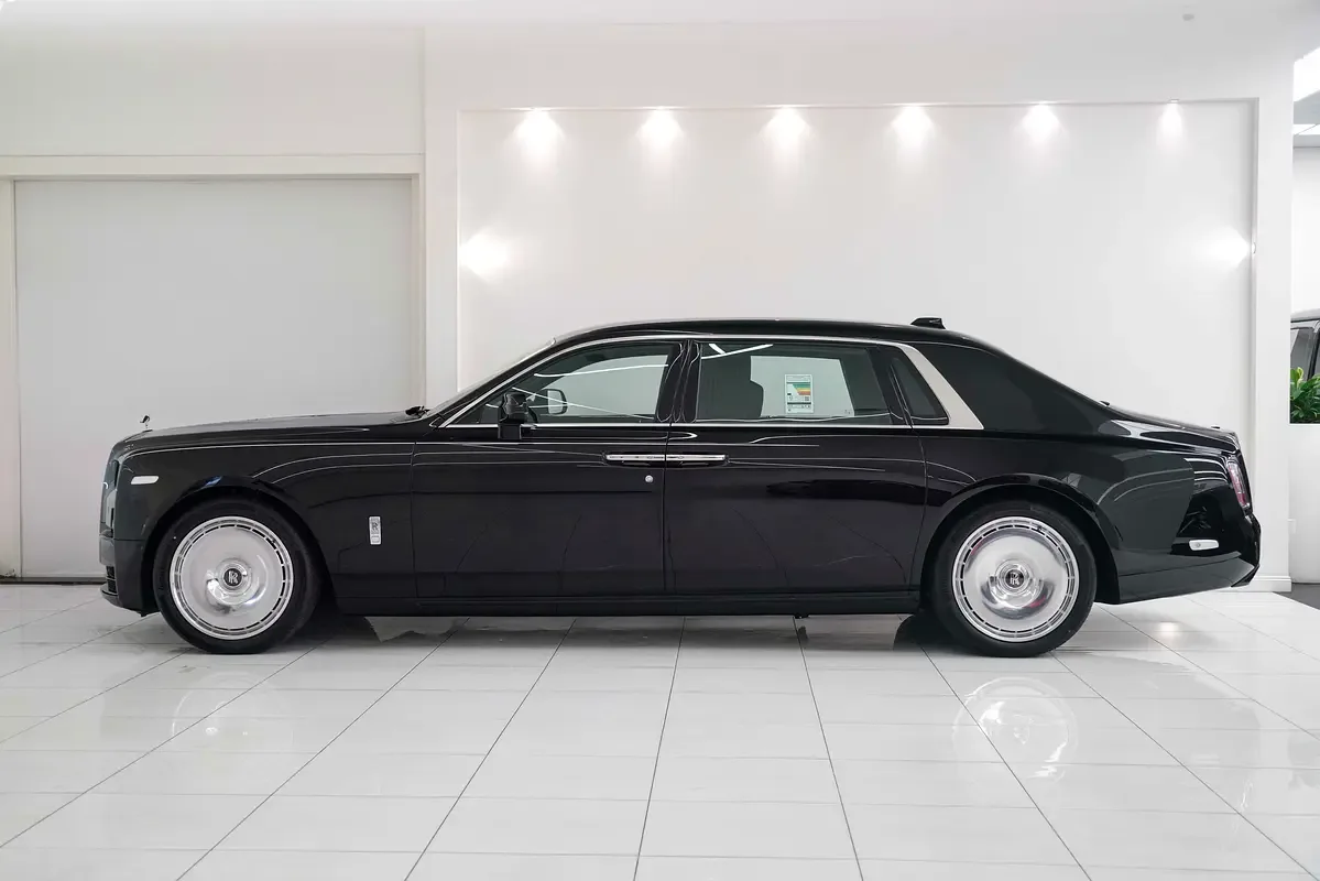 Rolls-Royce Phantom 6.8 AT RWD (571 حصان) - 2