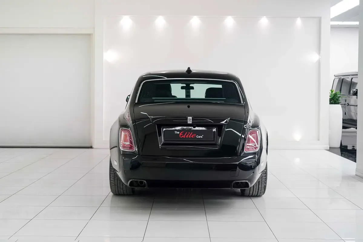 Rolls-Royce Phantom 6.8 AT RWD (571 حصان) - 3