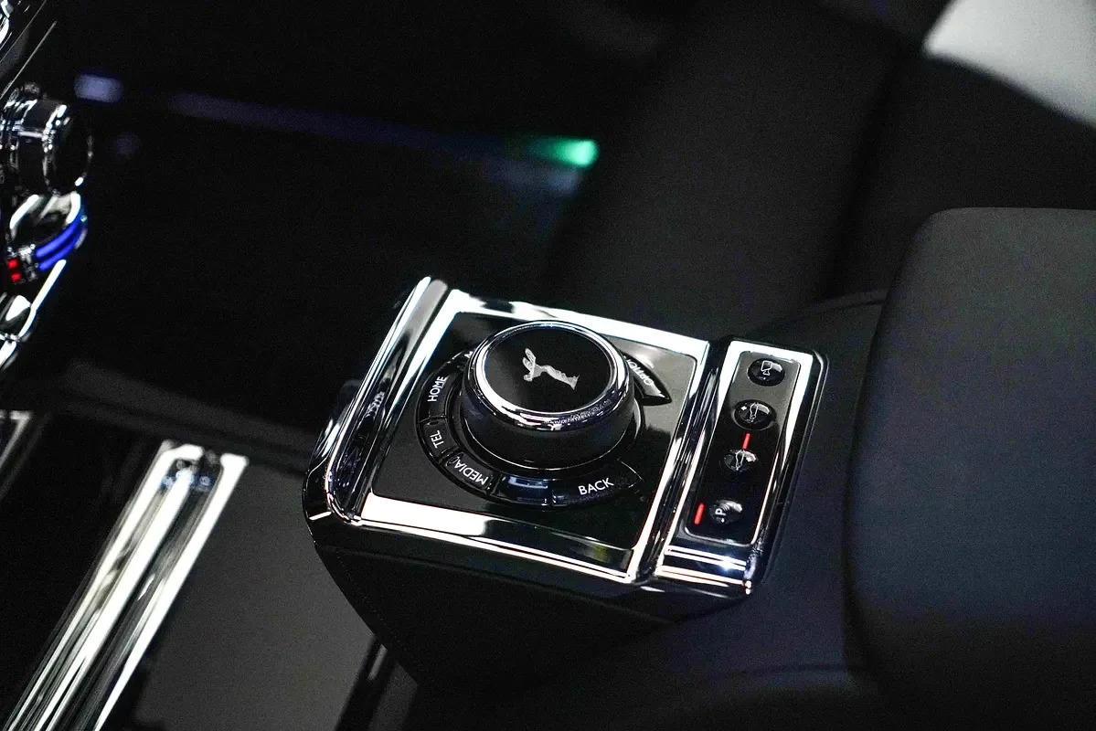 Rolls-Royce Phantom 6.8 AT RWD (571 حصان) - 10
