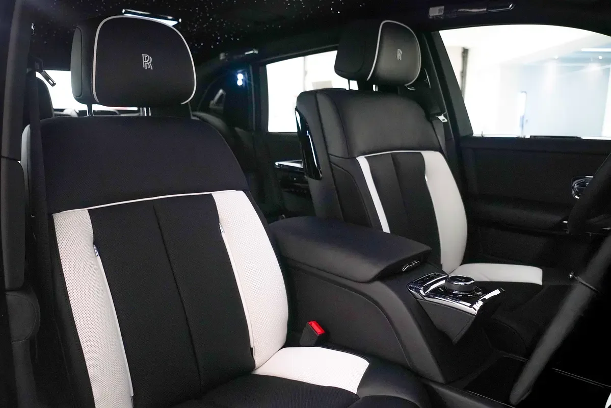 Rolls-Royce Phantom 6.8 AT RWD (571 حصان) - 13