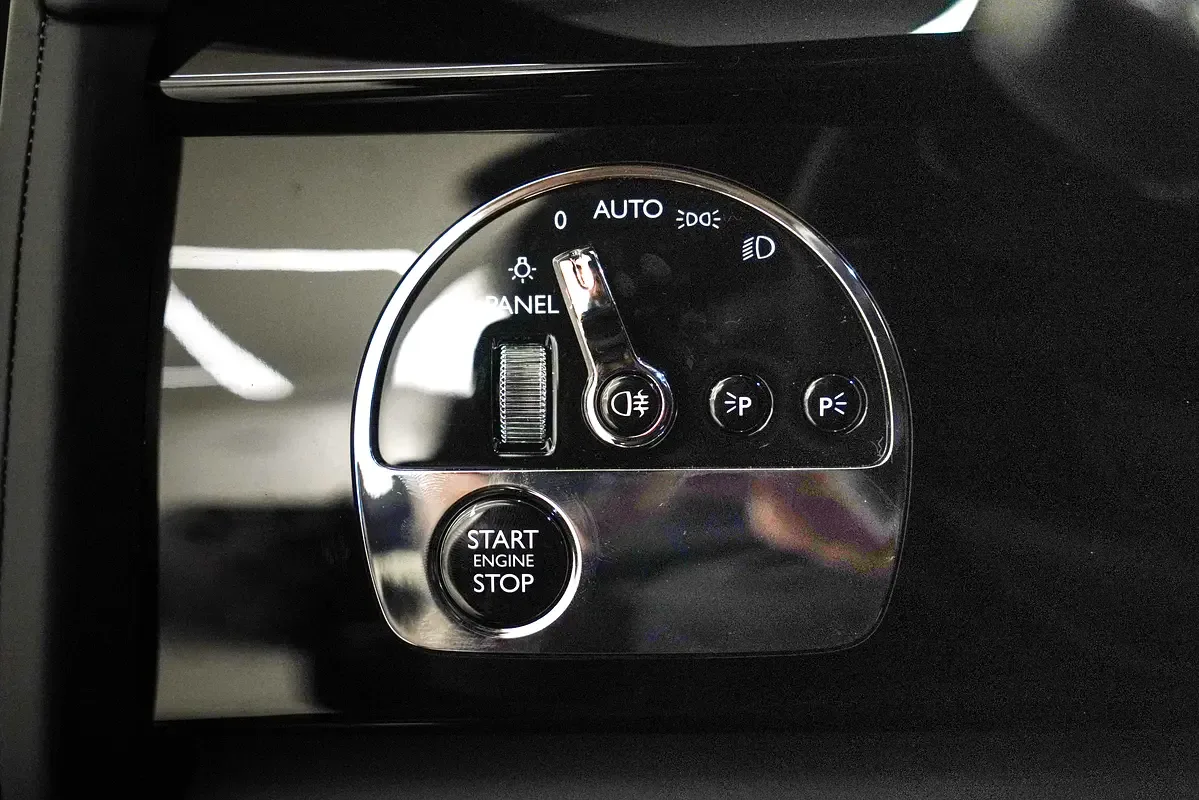 Rolls-Royce Phantom 6.8 AT RWD (571 حصان) - 16