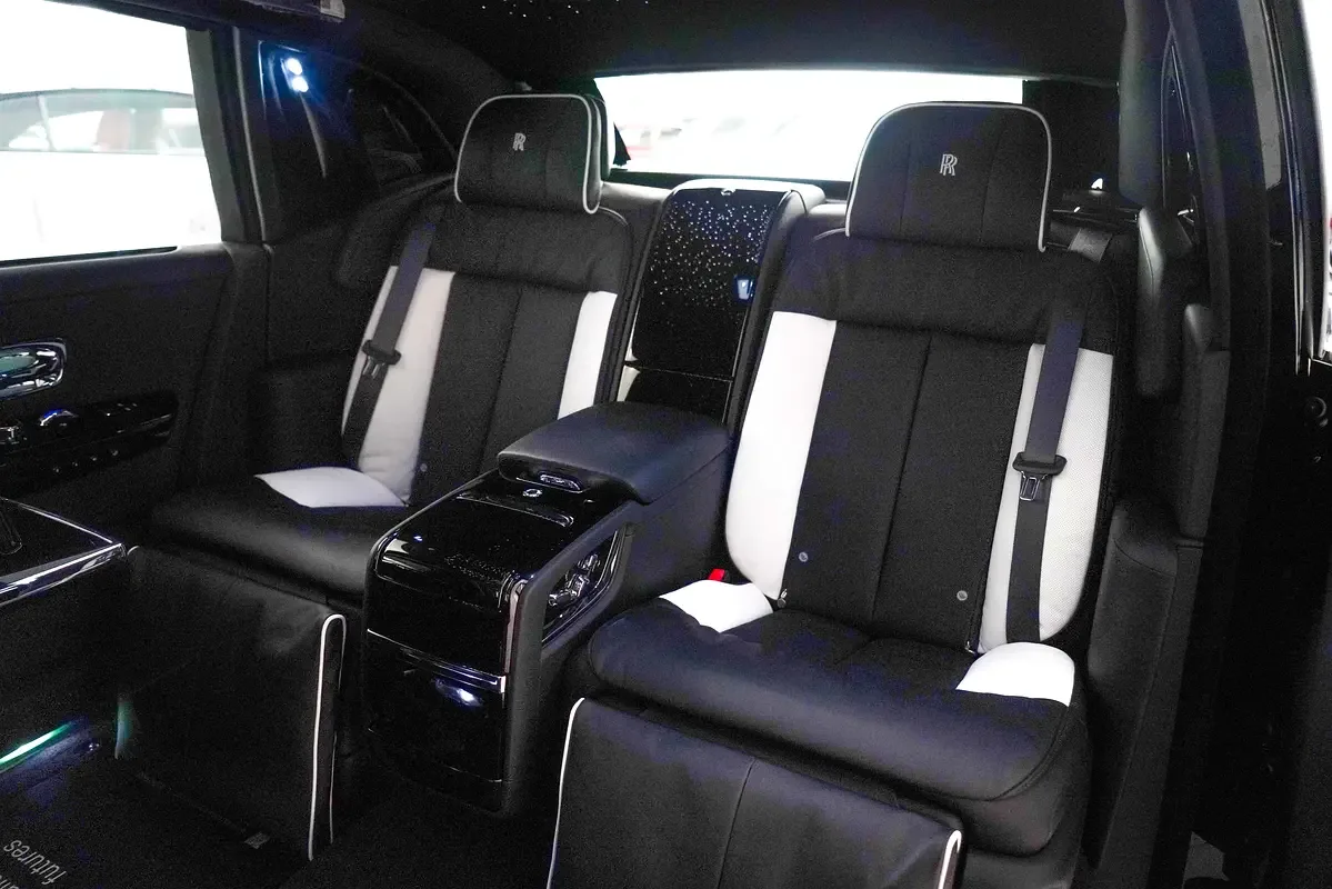 Rolls-Royce Phantom 6.8 AT RWD (571 حصان) - 14