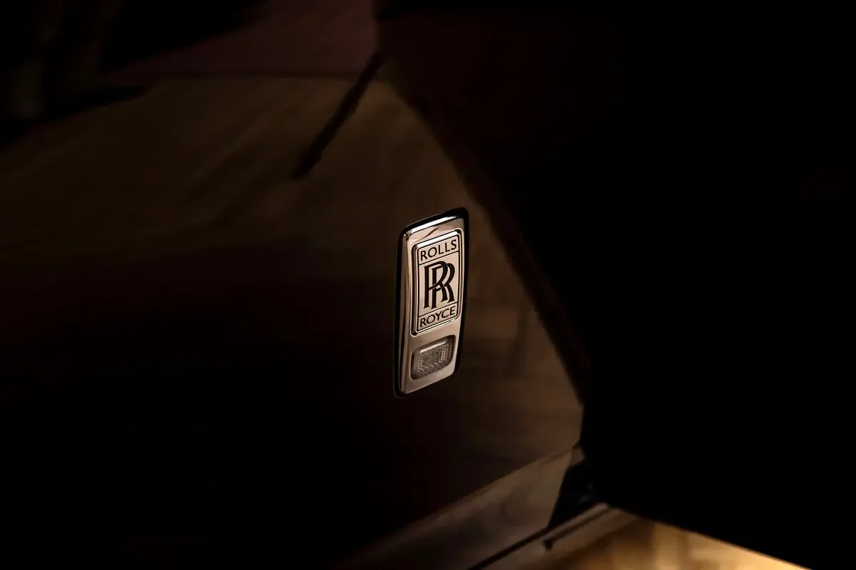 Rolls-Royce Phantom 6.8 AT RWD (571 hp) - 9