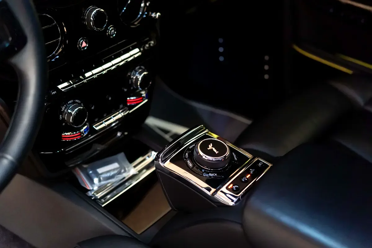 Rolls-Royce Phantom 6.8 AT RWD (571 hp) - 10