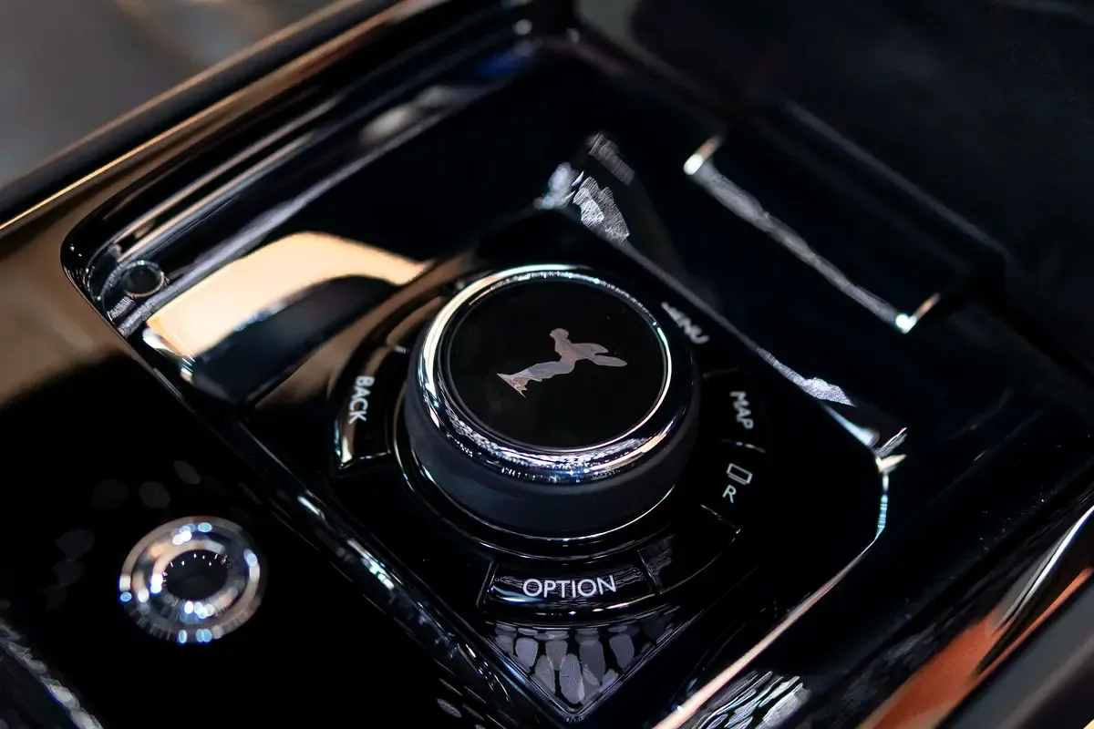 Rolls-Royce Phantom 6.8 AT RWD (571 hp) - 11