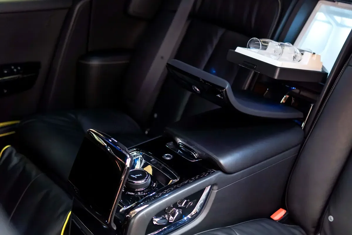 Rolls-Royce Phantom 6.8 AT RWD (571 hp) - 14