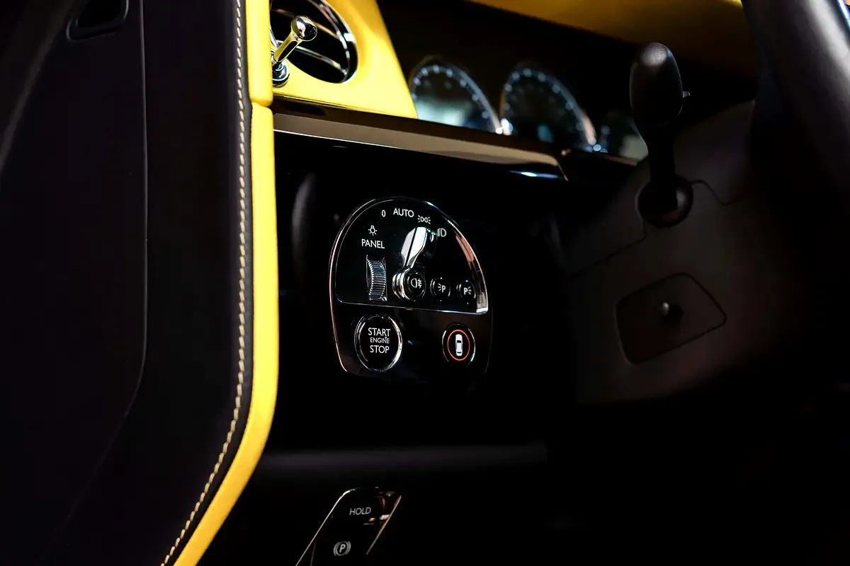 Rolls-Royce Phantom 6.8 AT RWD (571 hp) - 16