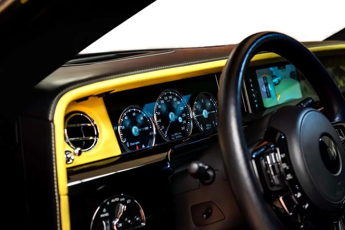 Rolls-Royce Phantom 6.8 AT RWD (571 hp) - 18