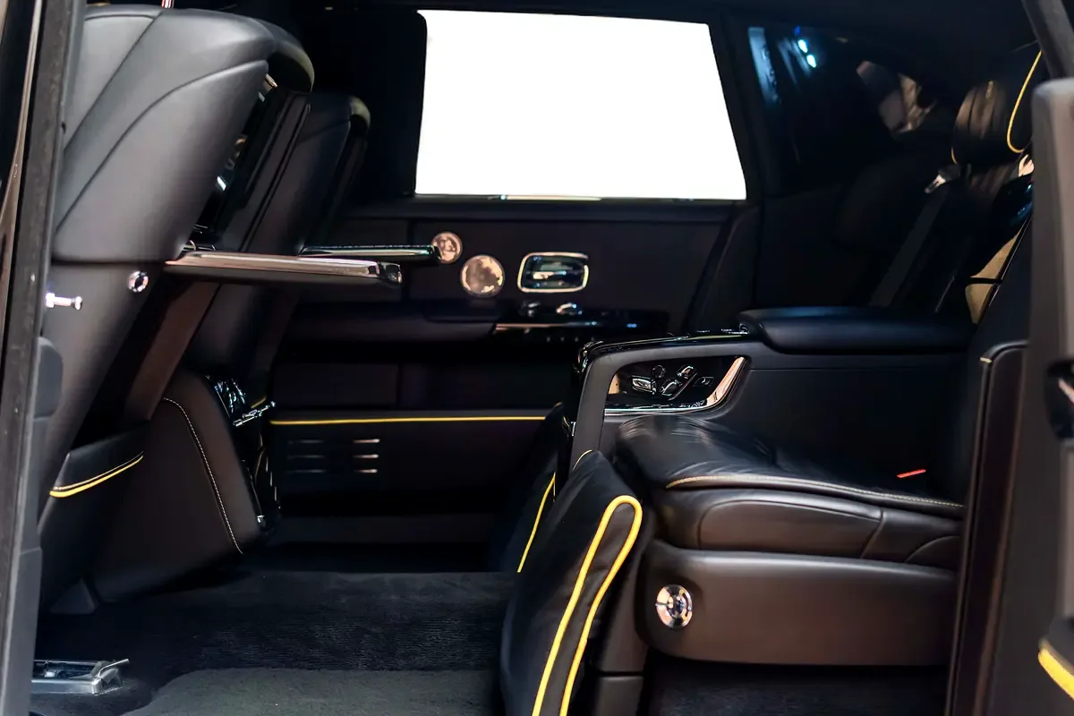 Rolls-Royce Phantom 6.8 AT RWD (571 hp) - 15