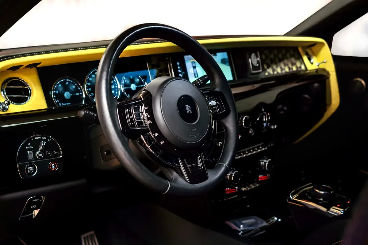 Rolls-Royce Phantom 6.8 AT RWD (571 hp) - 19