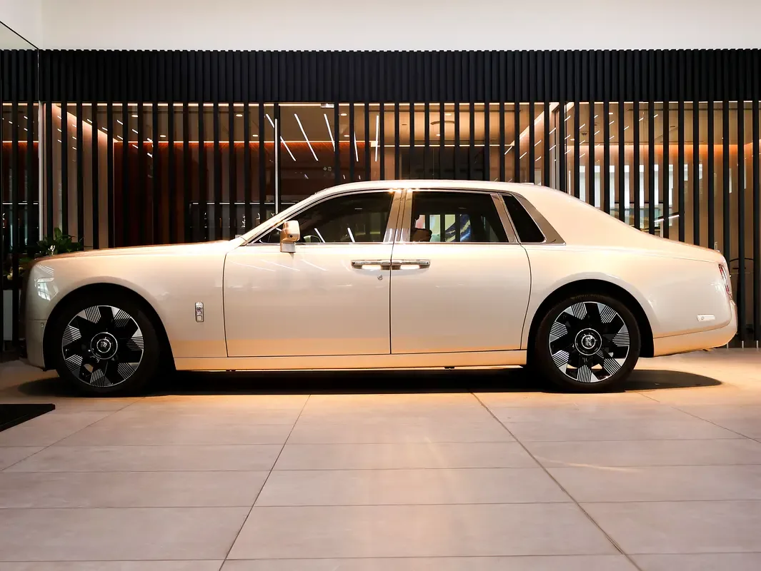 Rolls-Royce Phantom 6.8 AT RWD (571 حصان) - 3