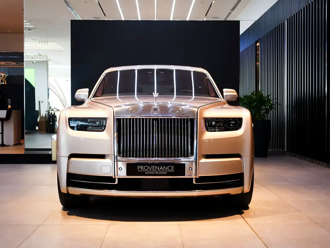 Rolls-Royce Phantom 6.8 AT RWD (571 حصان) - 2
