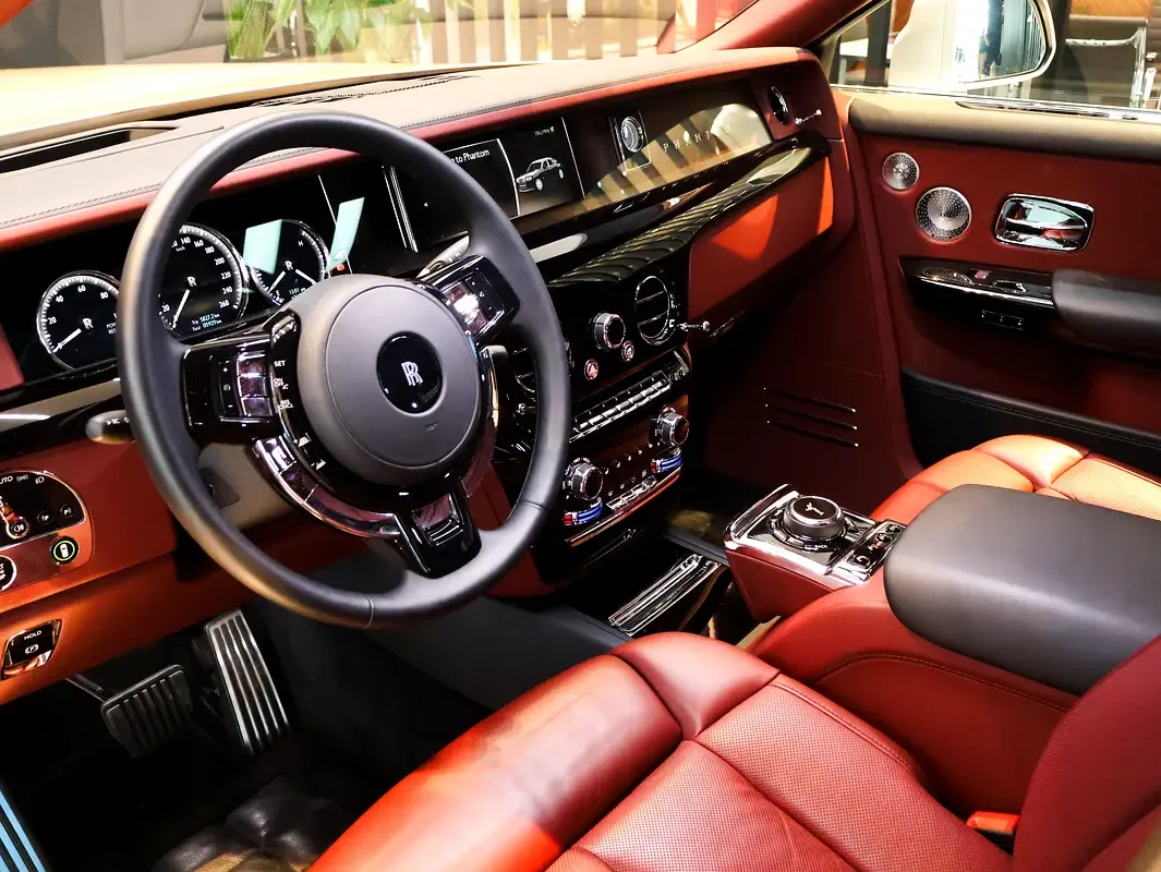 Rolls-Royce Phantom 6.8 AT RWD (571 حصان) - 4