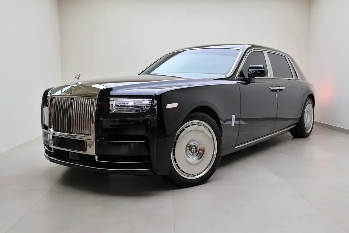 Rolls-Royce Phantom 6.8 AT RWD (571 حصان)