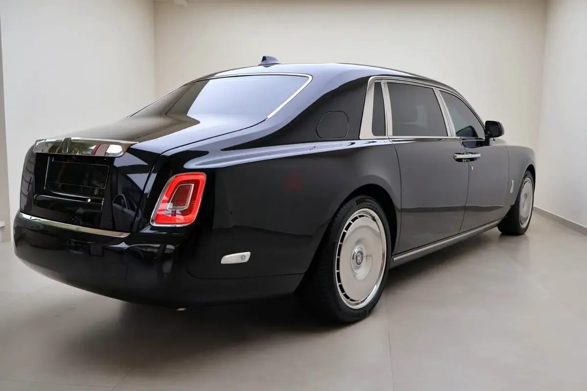 Rolls-Royce Phantom 6.8 AT RWD (571 حصان) - 3