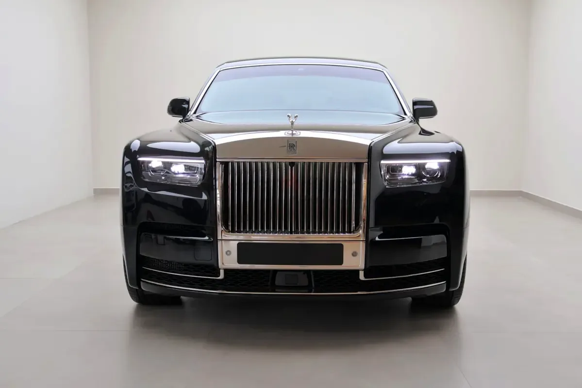 Rolls-Royce Phantom 6.8 AT RWD (571 حصان) - 2