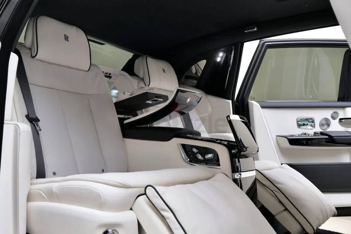 Rolls-Royce Phantom 6.8 AT RWD (571 حصان) - 15