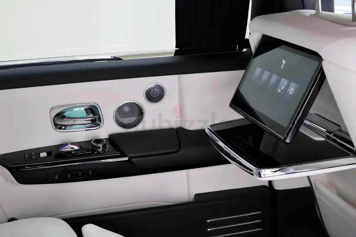 Rolls-Royce Phantom 6.8 AT RWD (571 حصان) - 18